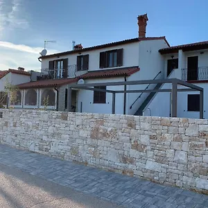  Apartman Apartments & Room Piutti
